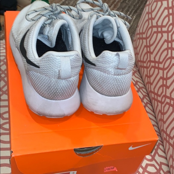 Nike RosheRun - Pure Platinum - Picture 2 of 6